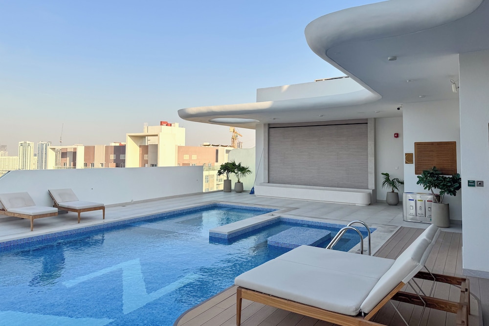 PVH - Sleek 1BR - Pearl House 1