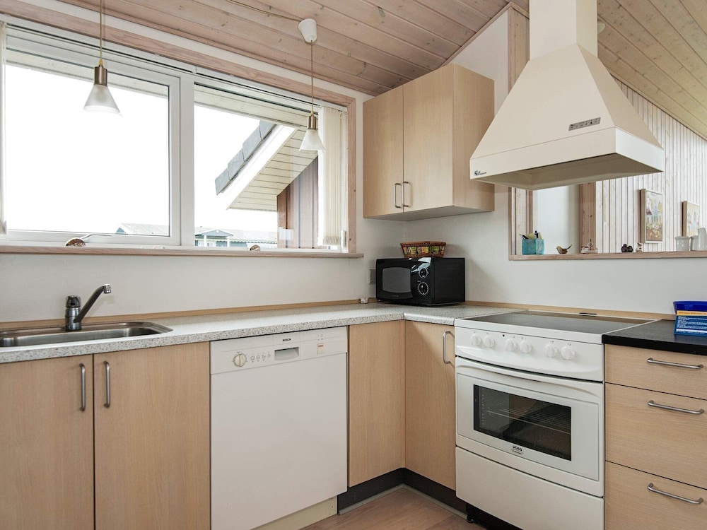 Delux Holiday Home in Lemvig With Whirlpool view 5