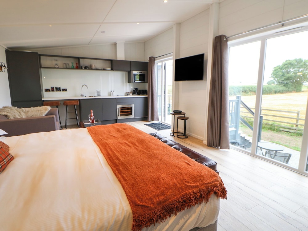 Bowes Hideaway