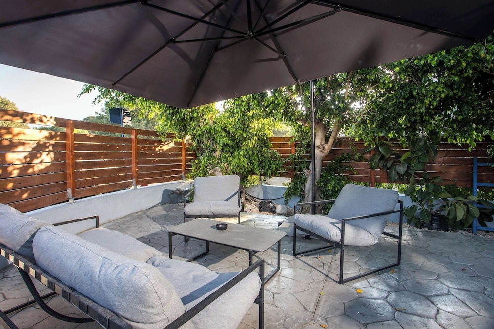 Villa Lilienne - Tranquil Escape With Private Garden Balcony