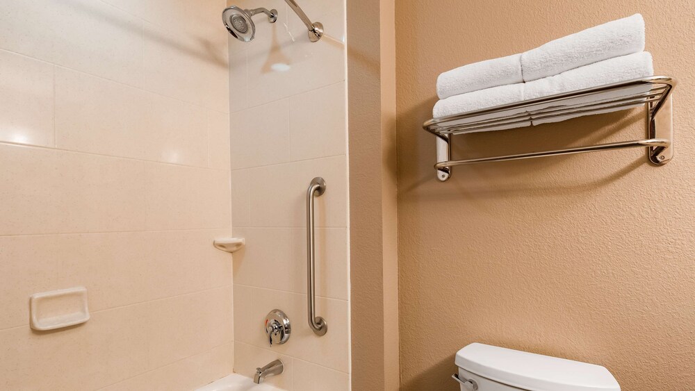 Best Western Plus Hiawatha Hotel