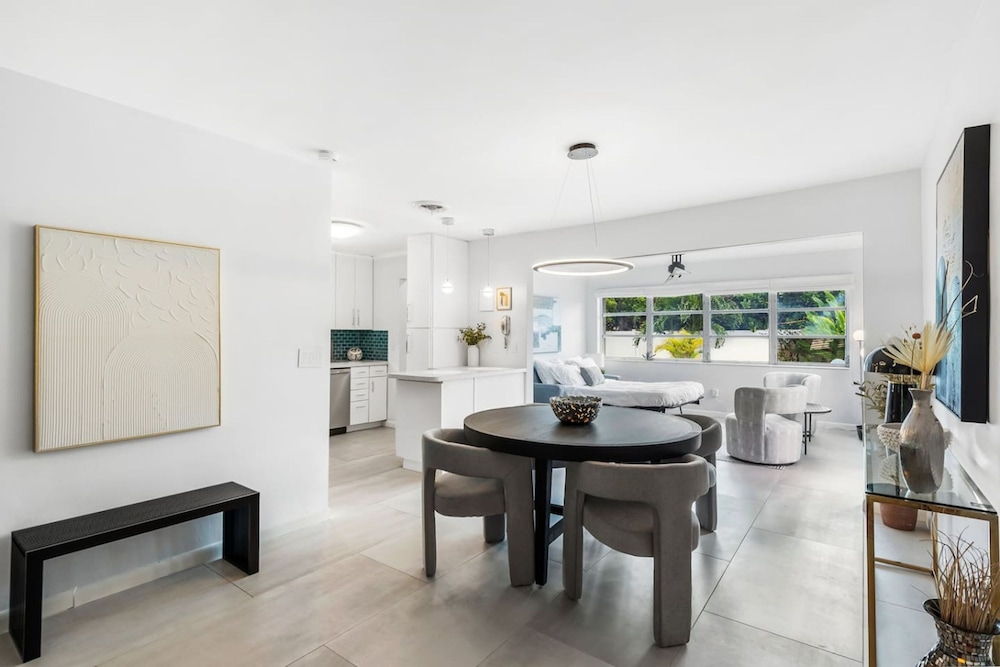Oasis Backyard With Heated Pool Oakland Park