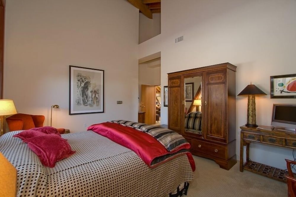 Downtown Penthouse 4 Bedroom Condo