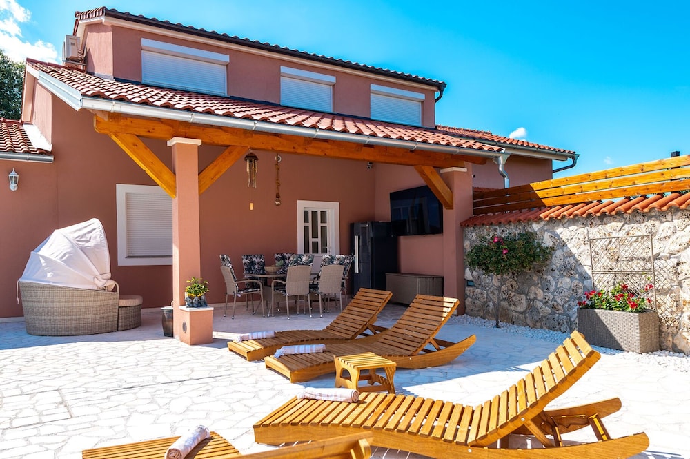 Villa Nika