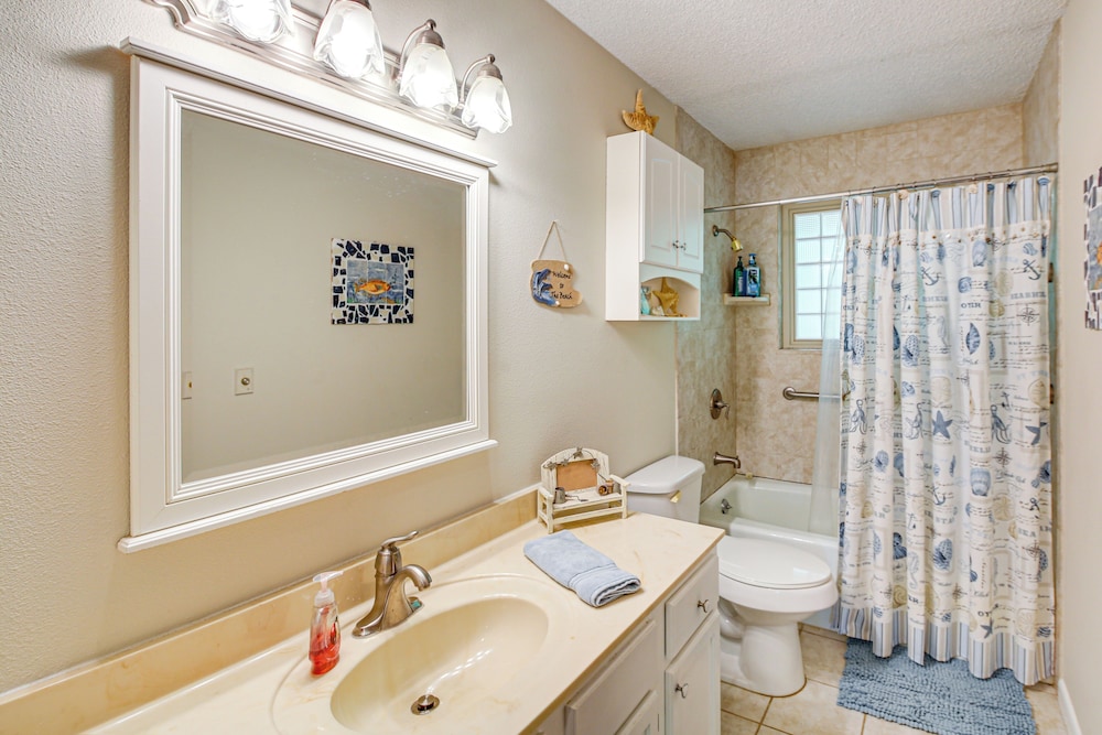 1/2 Mi to Desoto Lake: Hot Springs Village Home
