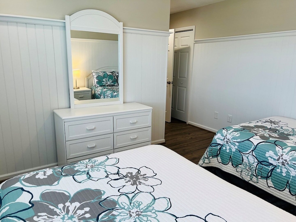 Fins / 1295 Ocean Blvd West 10 Bedroom Home