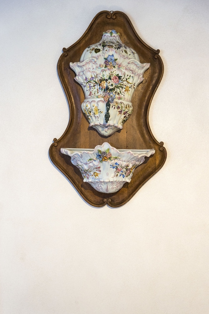 Rome Frattina 27