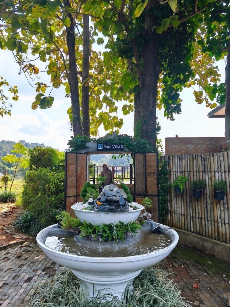 Brick Box Pool Villa & Café
