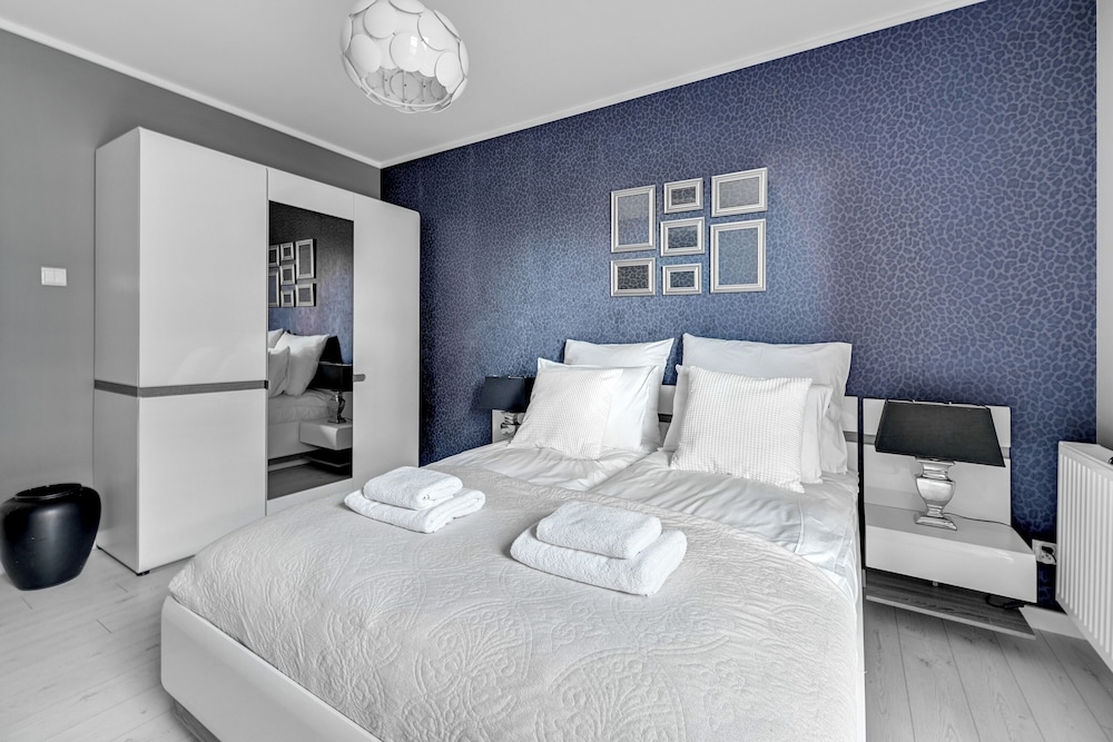 Aura - Riverside & Parking by Downtown Apartments