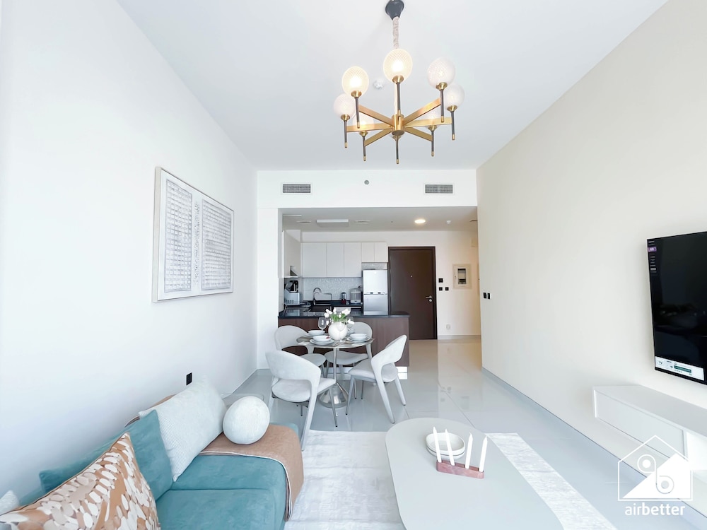 Bright 2bed Family Home: Pool, Gym & Kids Play