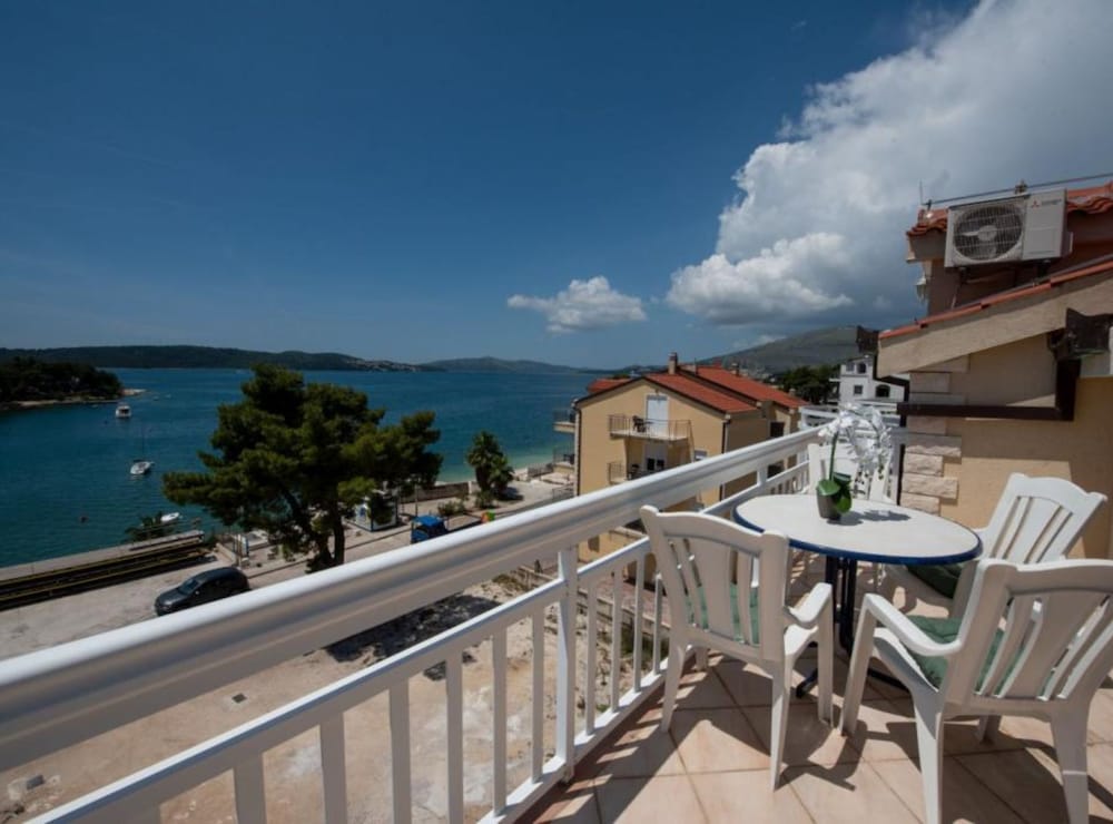 Villa Tomi