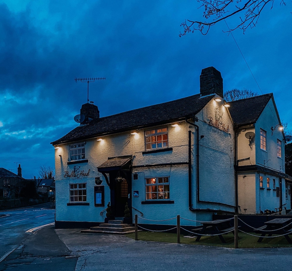 Hotel Bulls Head - Holymoorside - Image 1