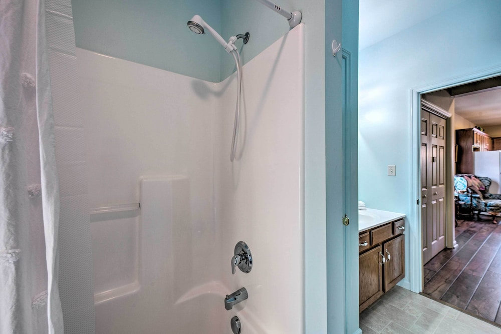 Unique Townhouse in Bavarian-style Neighborhood! - Property Image 10