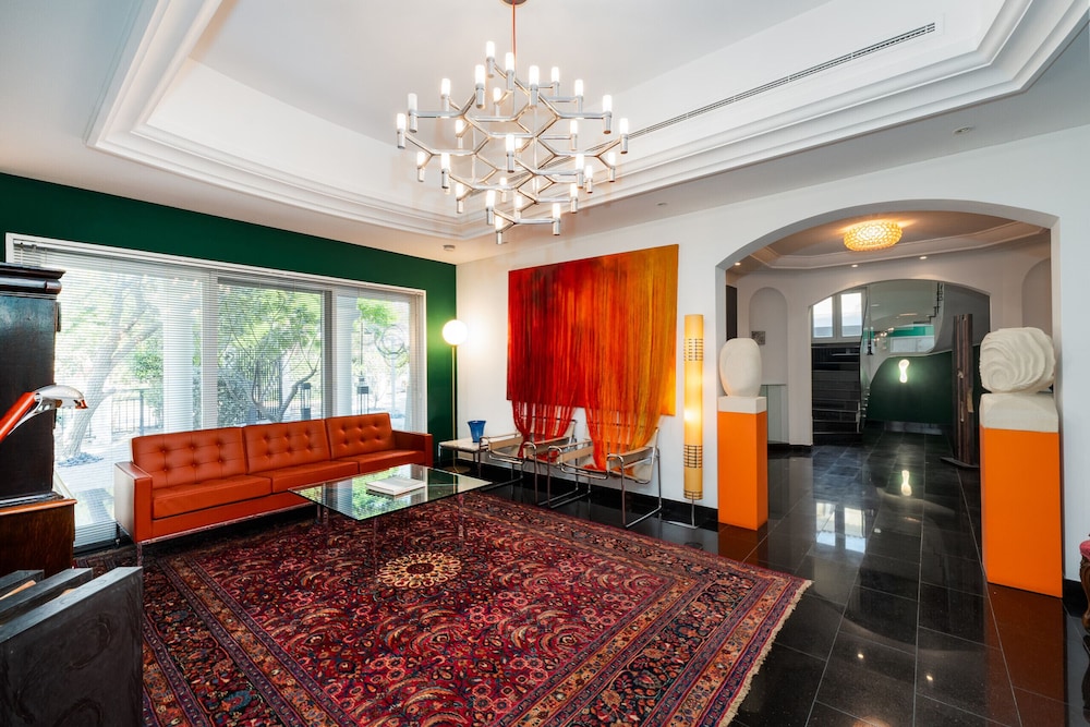 Artsy 4BR DIP Villa w Community Pool Gym