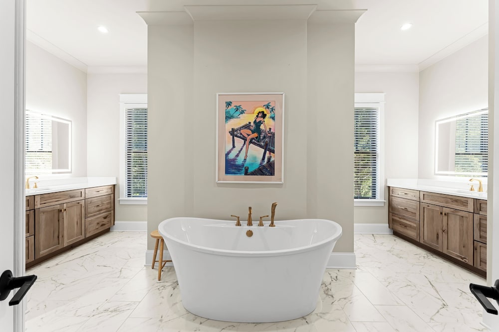 New Saltwater Pool + Spa, Views Wilson Hideaway view 5
