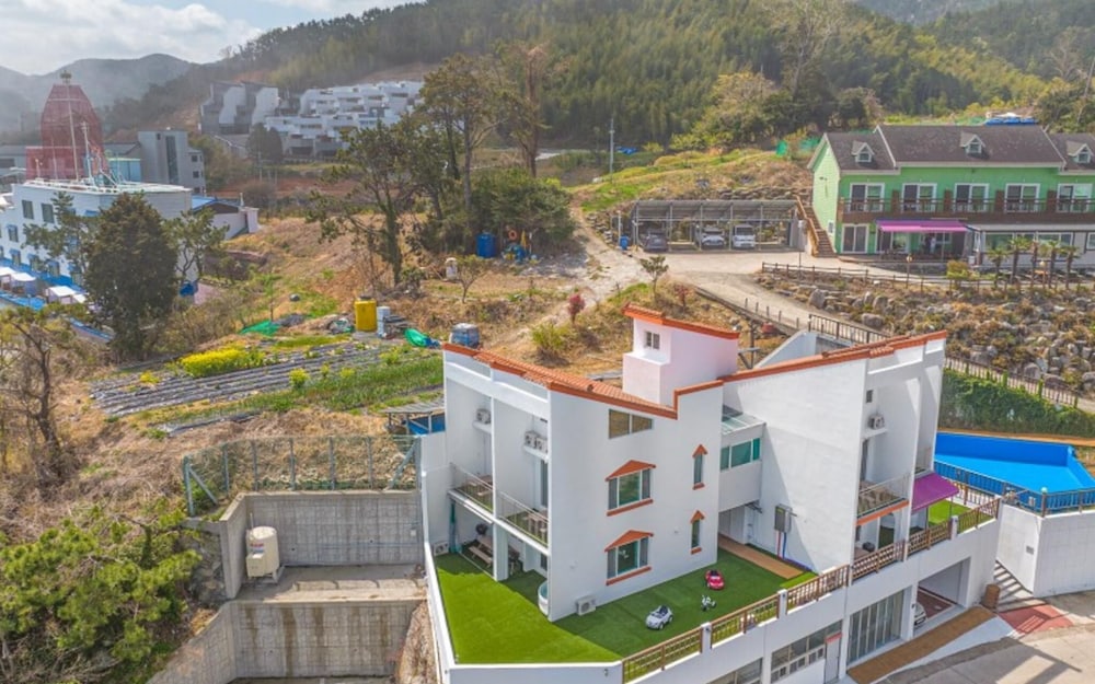 Geojedo Ocean View Dumo Mongdol Pension