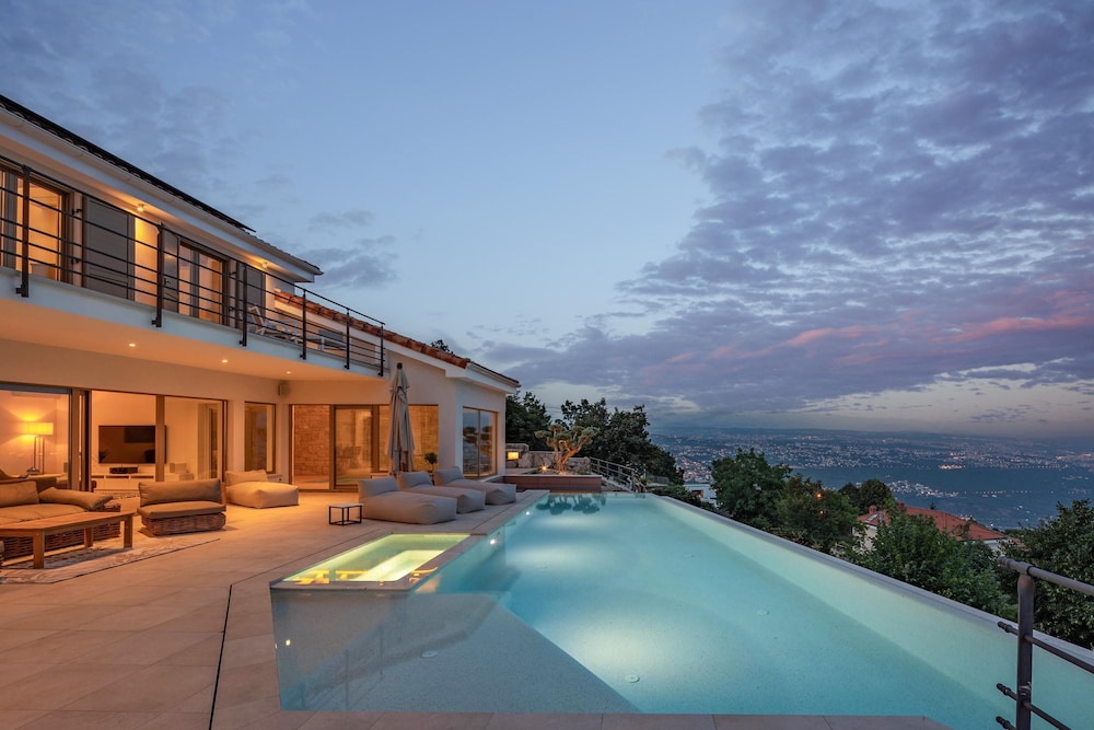 Luxury Villa Dana Indoor Pool and Sauna