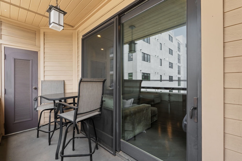 Stylish Westwood Condo