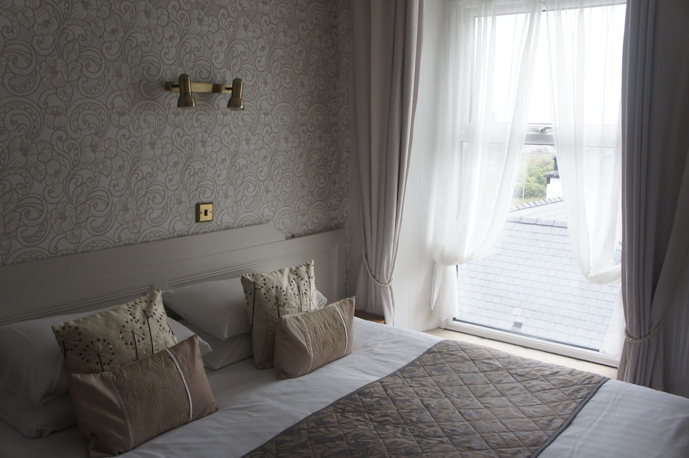 Plas Isa Hotel