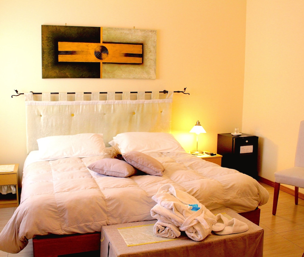 Eremes Rooms & Apartments