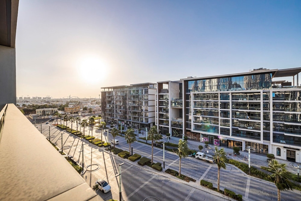 Cozy & Large 1BR Citywalk Building 7