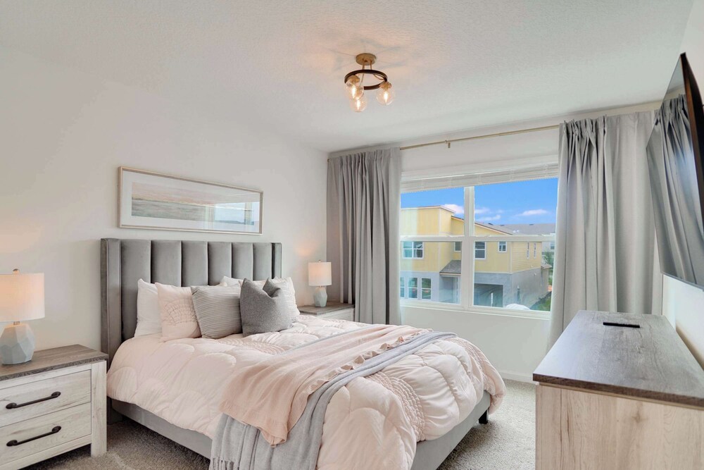 Epic 10br Solara Retreat, Themed Fun & Pool