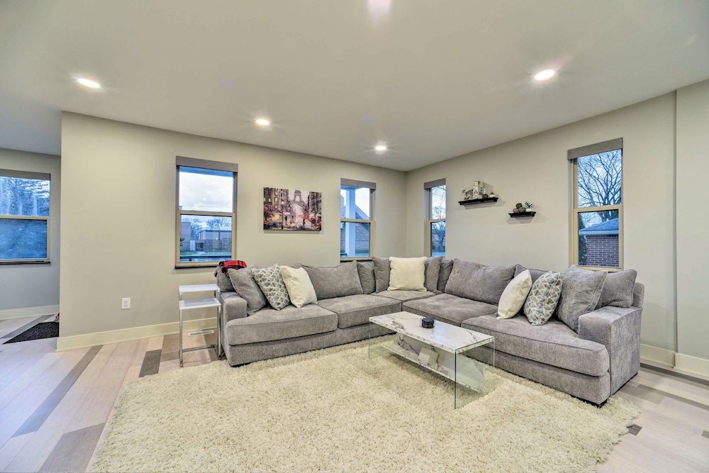 Sunny Clawson Home w/ Yard - Walk to Main St!