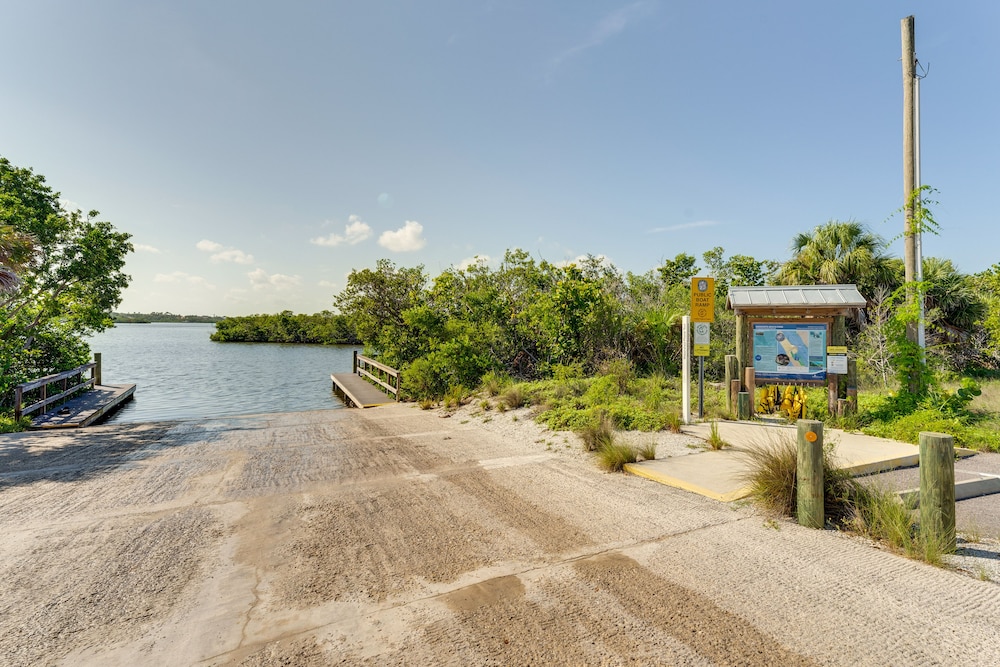 Pet-friendly Venice Vacation Rental, 3 Mi to Beach