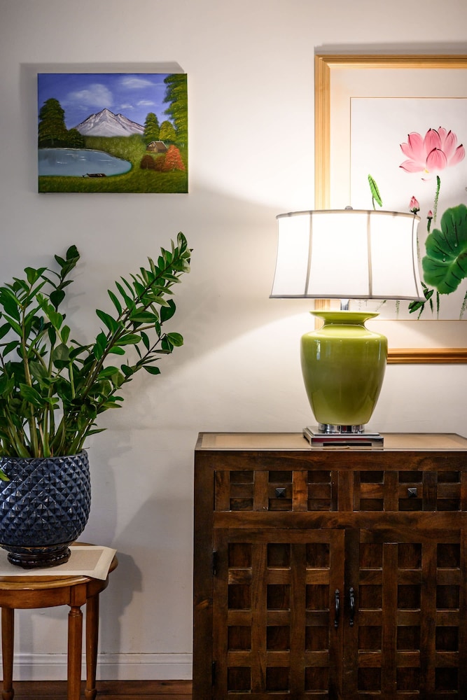 Cozy Pasadena Home Steps From Rose Bowl w Parking