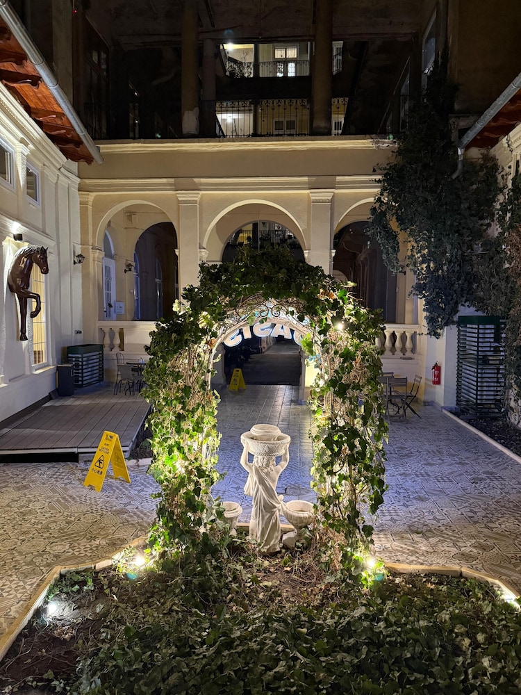 Oasis Inn Budapest