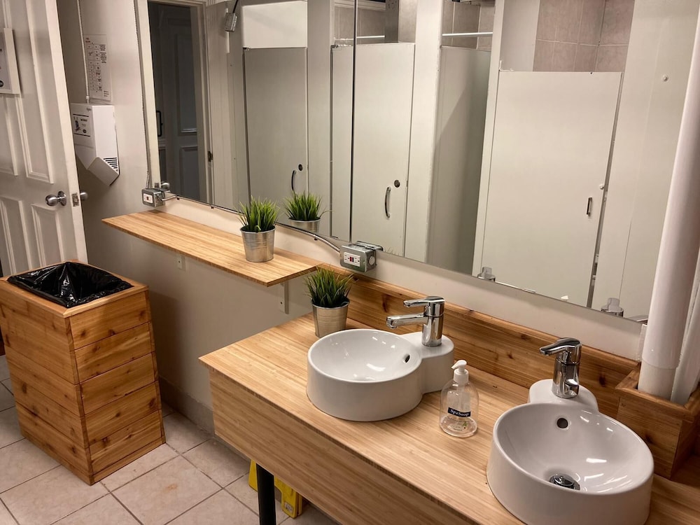 Cambie Downtown Hostel