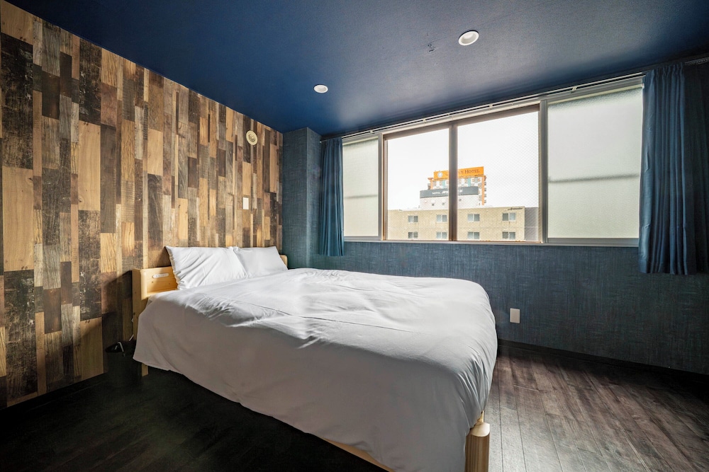 SILK COURT 403