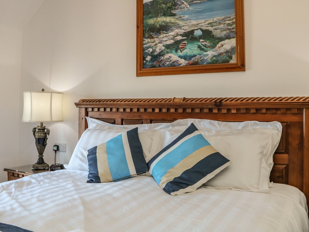 Lynton Vacations - C S Lewis Balcony - Property Image 6