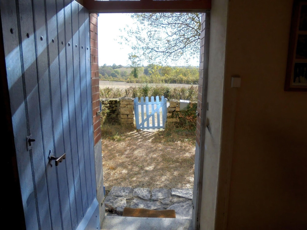 Countryside Stay With Your Pets view 2