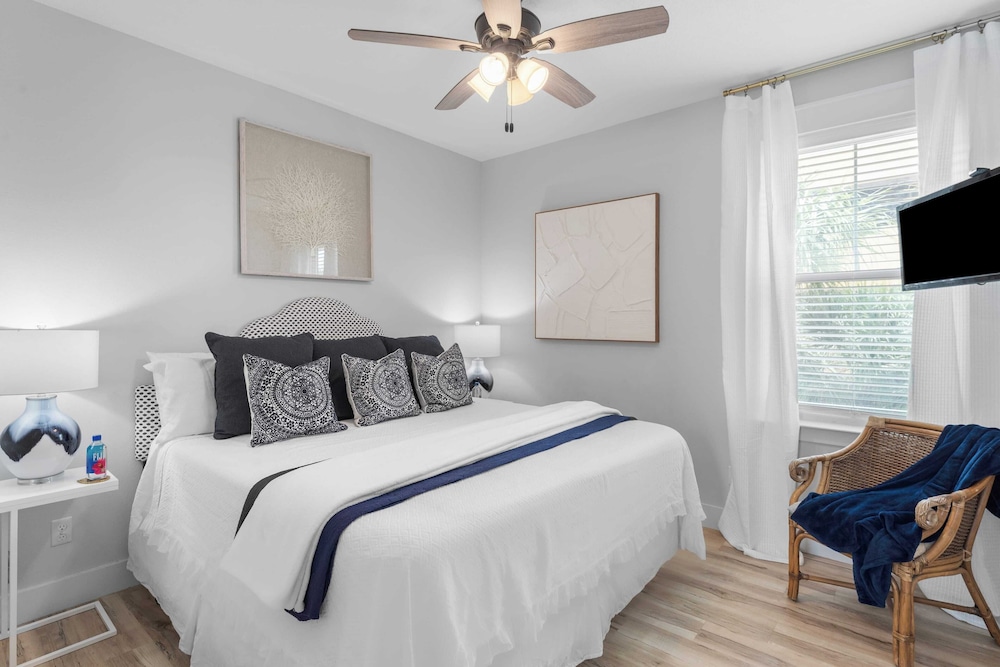 Pool, Patio & Outdoor Dining + Walk to Shore, Pier Park Sanctuary on Sands
