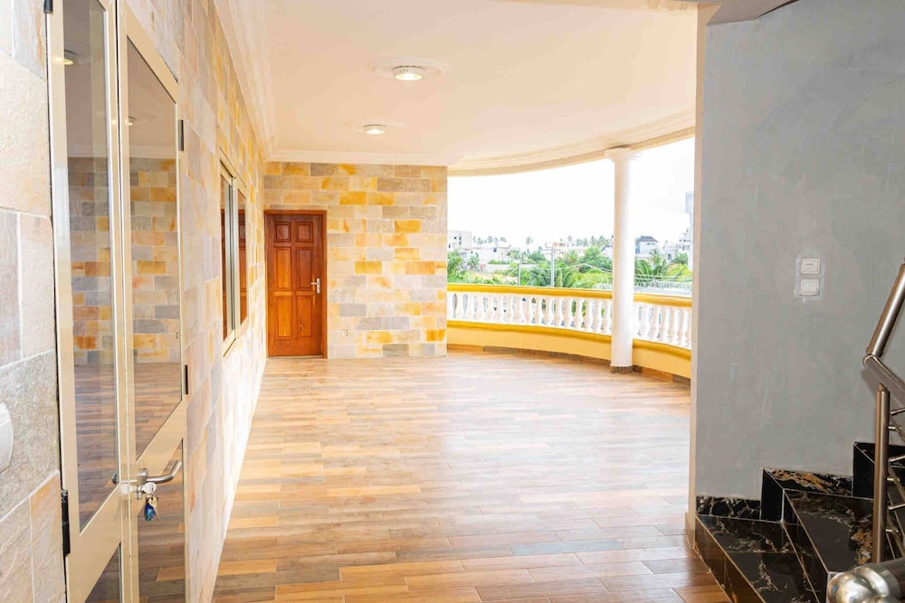 House 5 Mins From the Beach, 15 Mins From the Airport