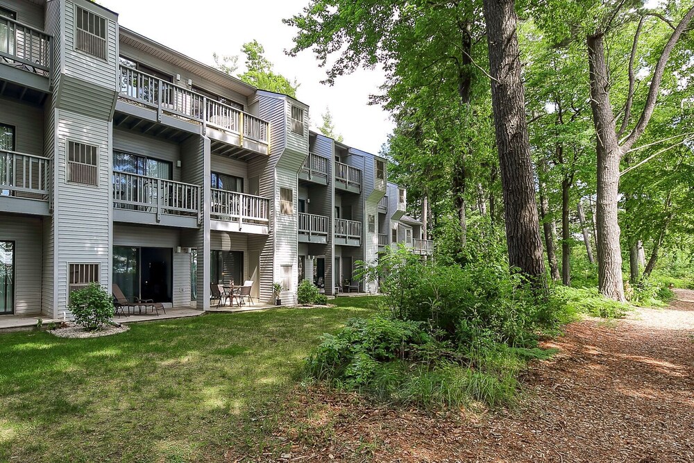 Hotel The Shores Lake View Condo Unit 5658 - Image 1