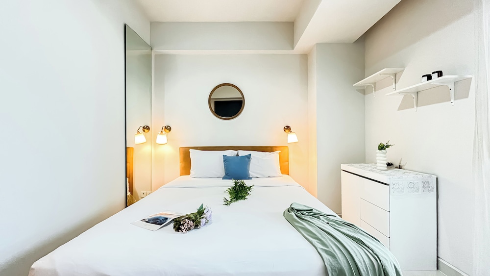 Urban Minimalist Studio At West Vista Apartment