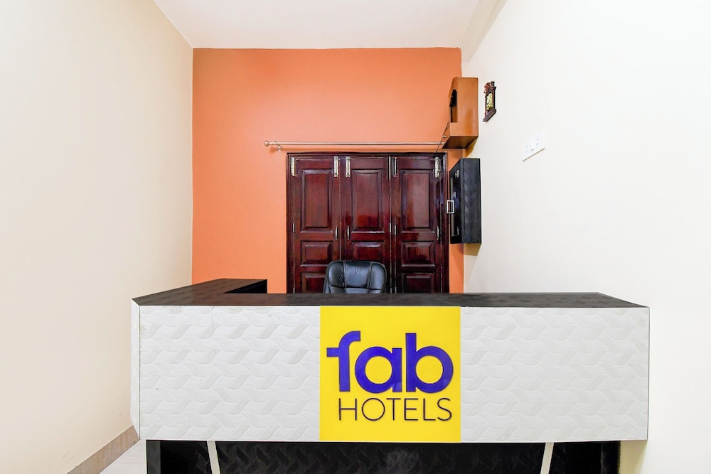 Fabhotel Rb Palace