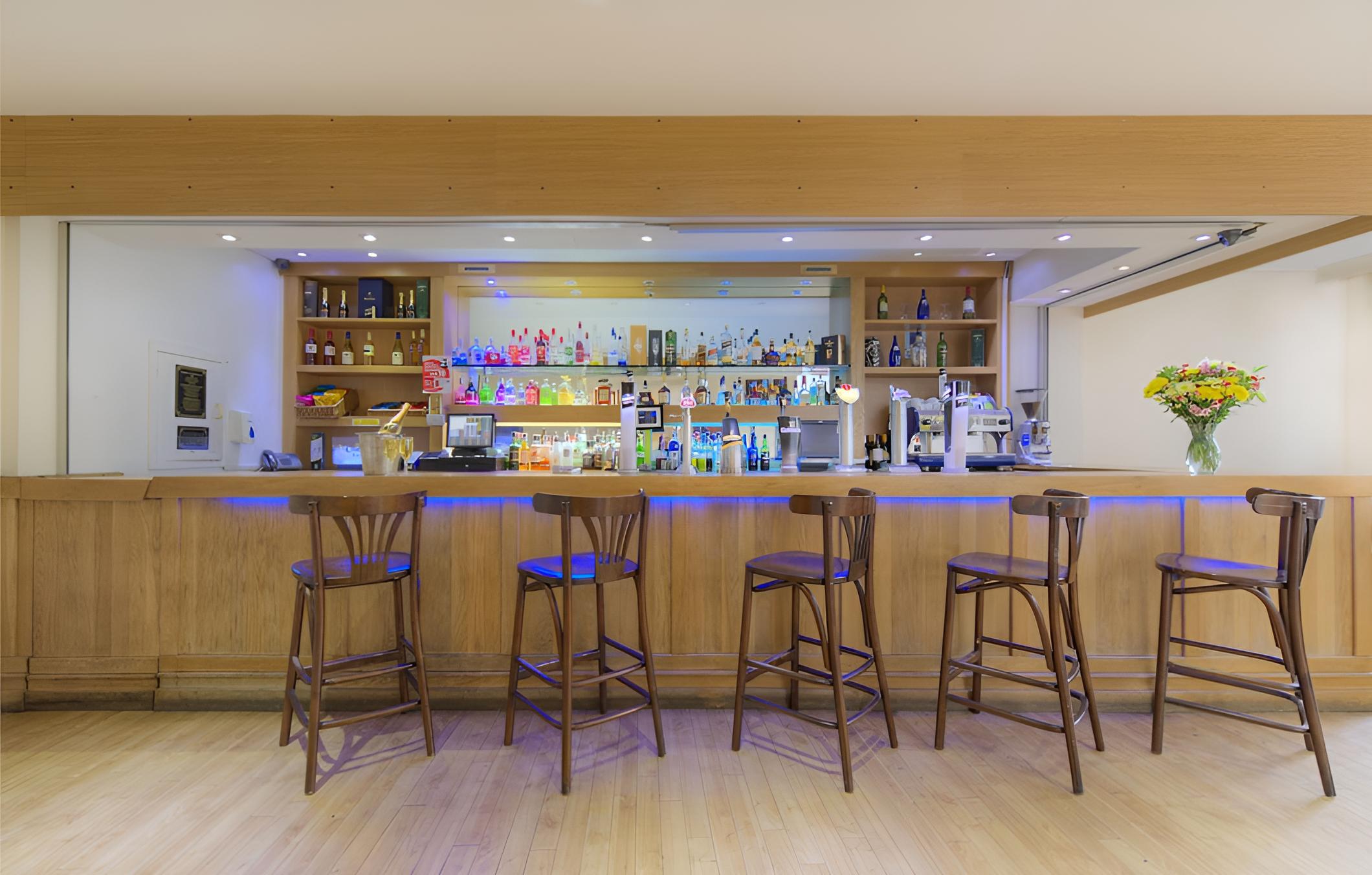 bar