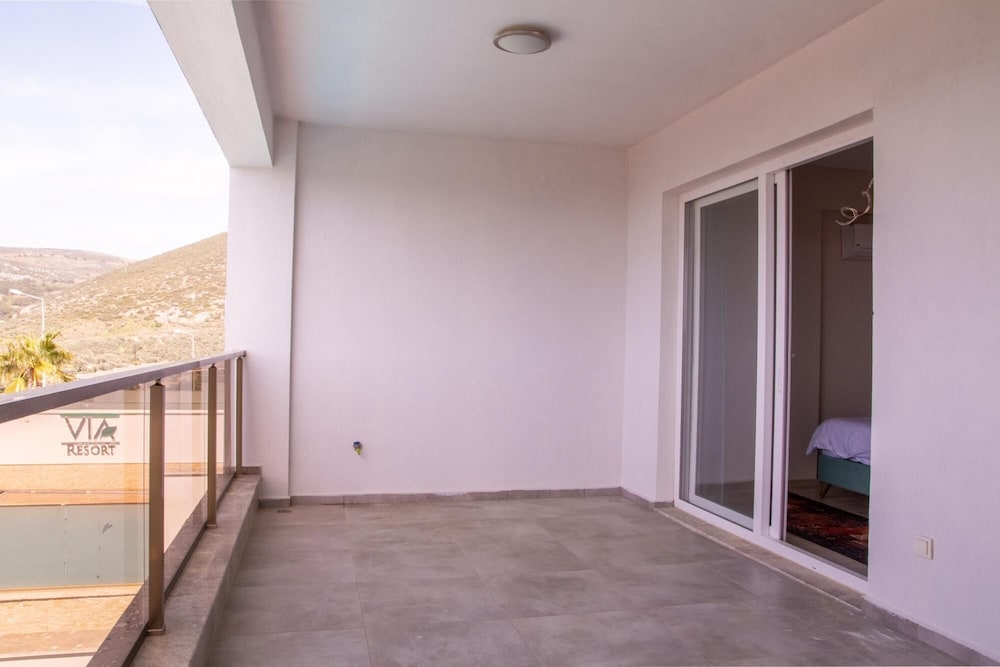 Spacious Flat With Pool in Kusadasi view 5