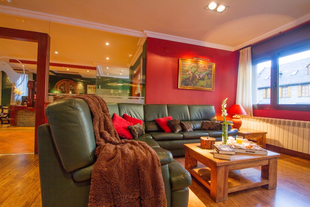 Vielha e Mijaran Vacations - Gran Chalet Hotel - Property Image 10