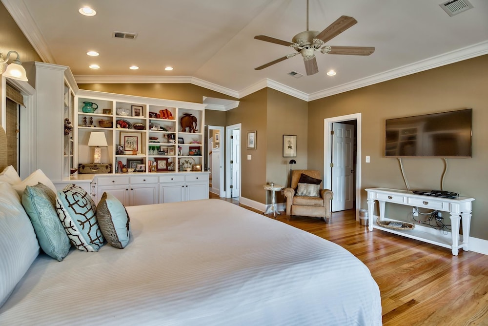 Blue Sky 4 Bedroom Holiday Home by Five Star Properties