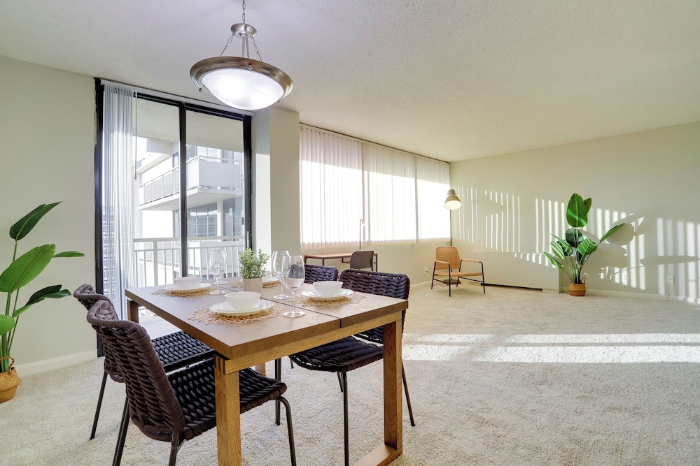 Modern Spacious Apt Crystal City