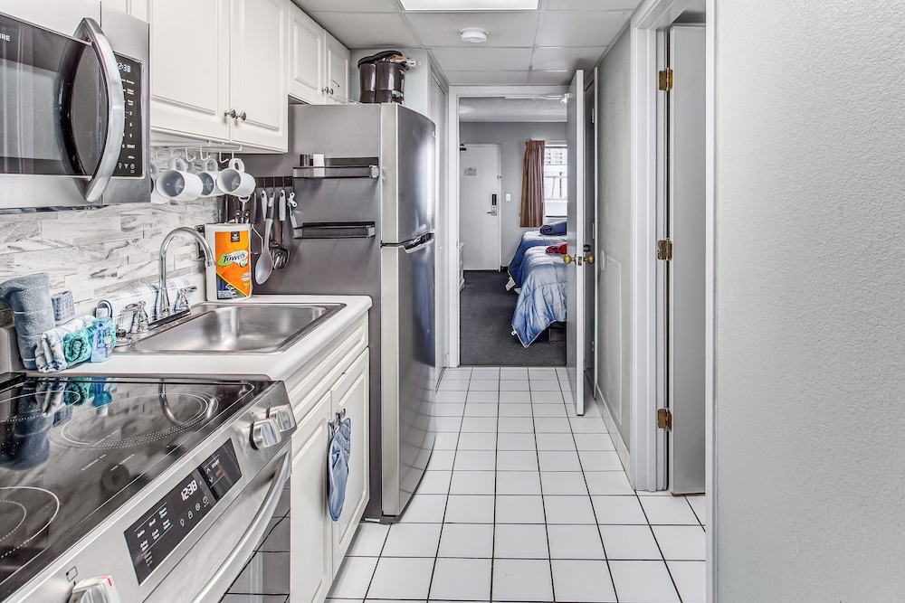 Grande Shores Resort Condo w/ Pools: Walk to Beach view 5