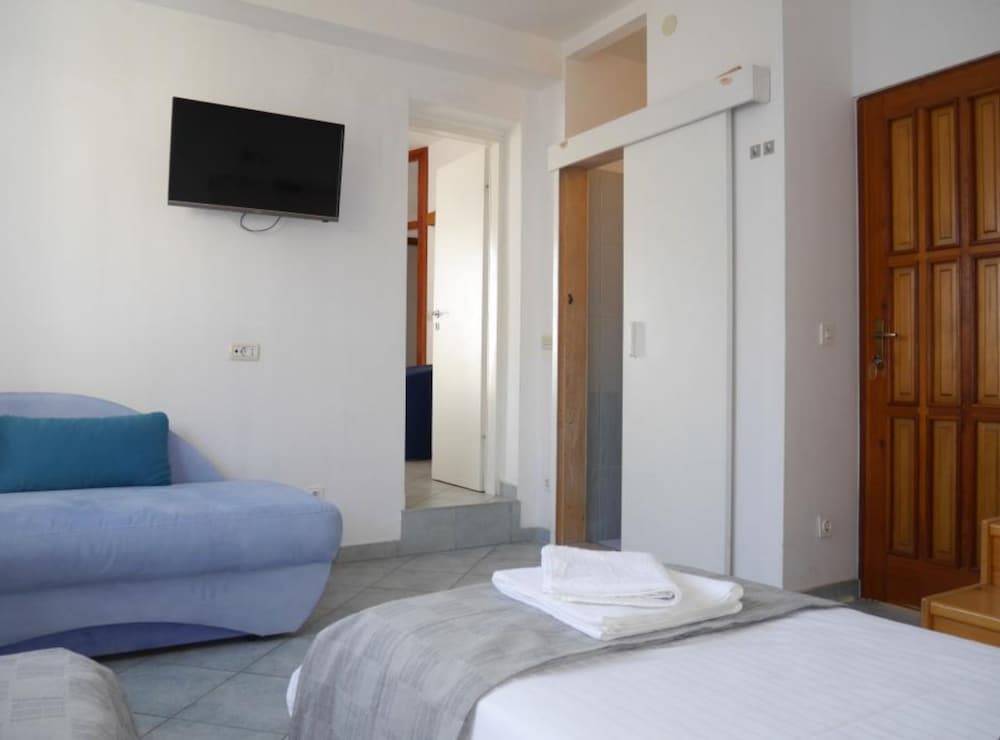 Dugi Rat Seaside Apartments