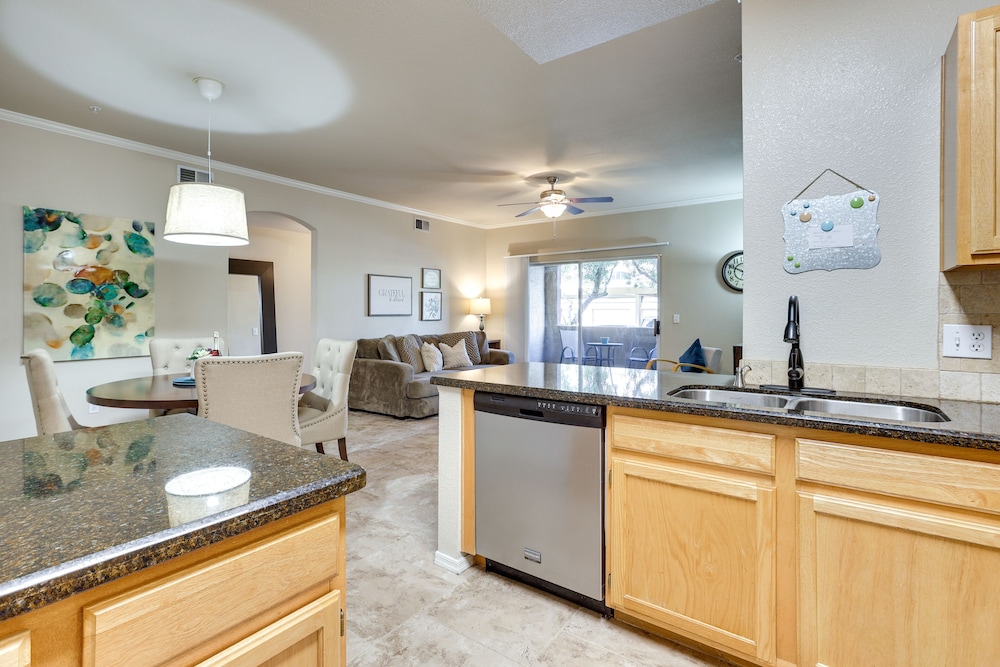 Walk to Papago Park: Central Phoenix Condo