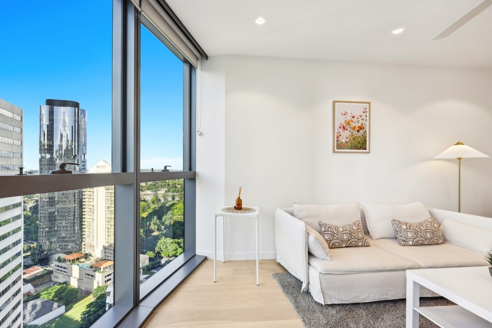 Brisbane 1BR With Pool, Spa, Sauna and Balcony