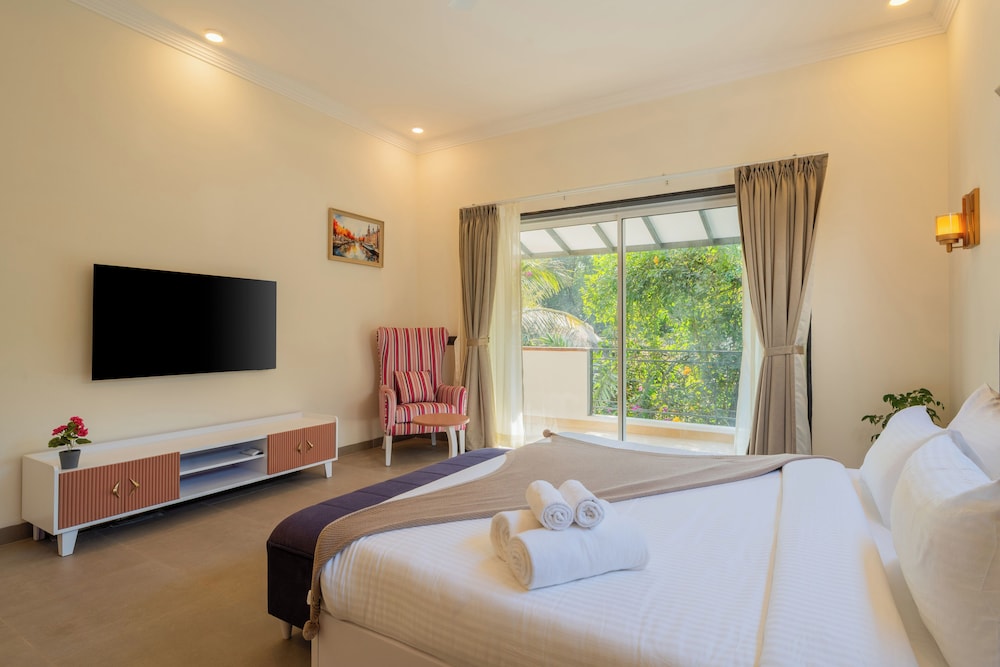 ELIVAAS Laguna Camellia | Luxe 4 BHK Villa Near Popular Beaches with Private Pool