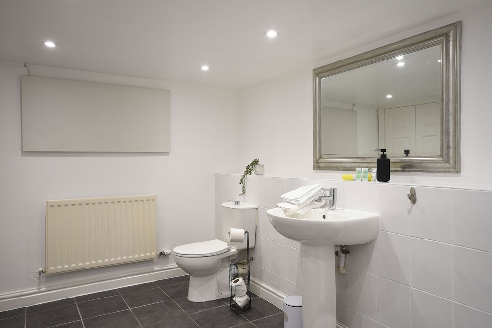 Boughton House Apartments by Guestz